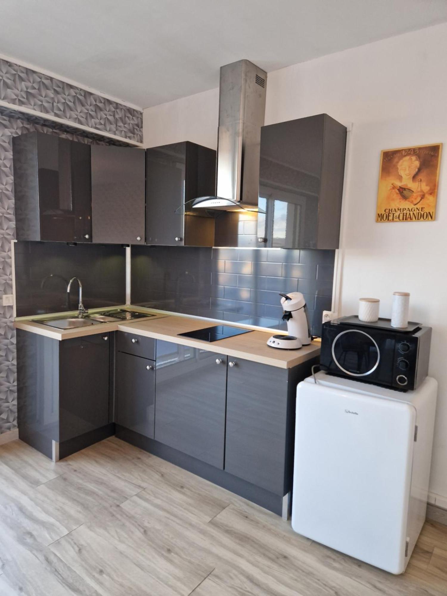 Avenue De Champagne Apartment *